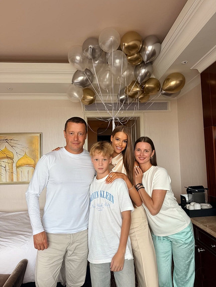 Валентина Алексеева с семьей