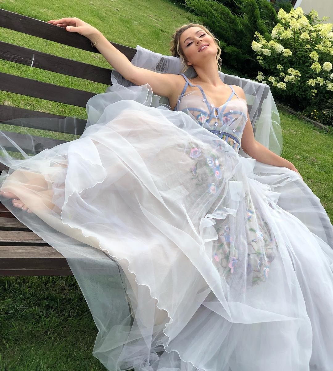 Мария Кожевникова в свадебном платье