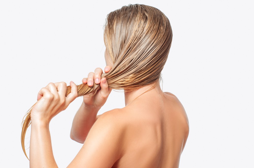 Как убрать желтизну с волос в домашних условиях: безопасные способы