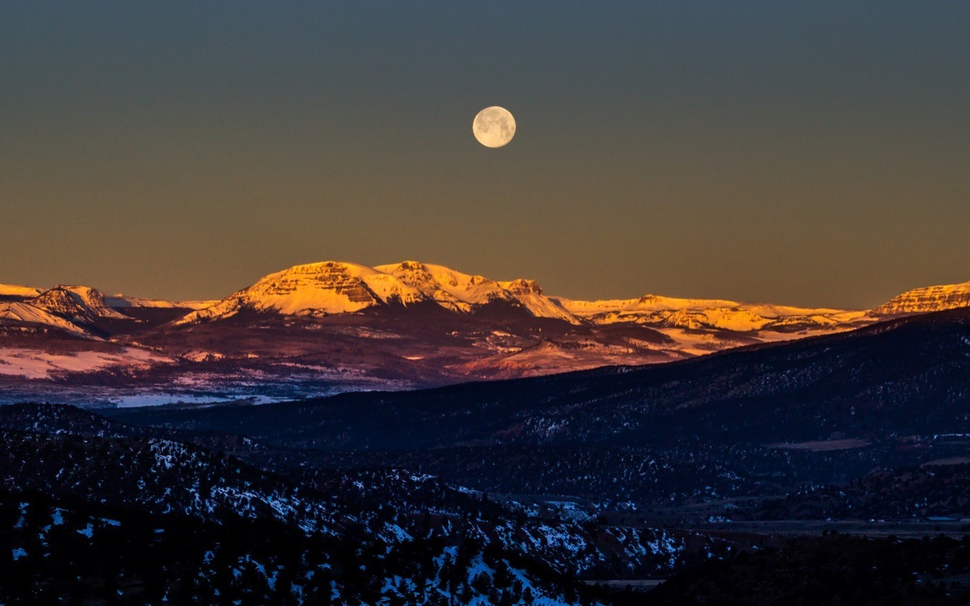 Свободная луна. Nighttime Mountain.