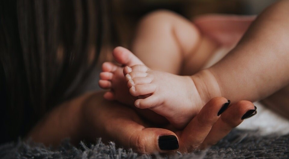 Как стричь ногти новорожденному и ребенку в раннем возрасте