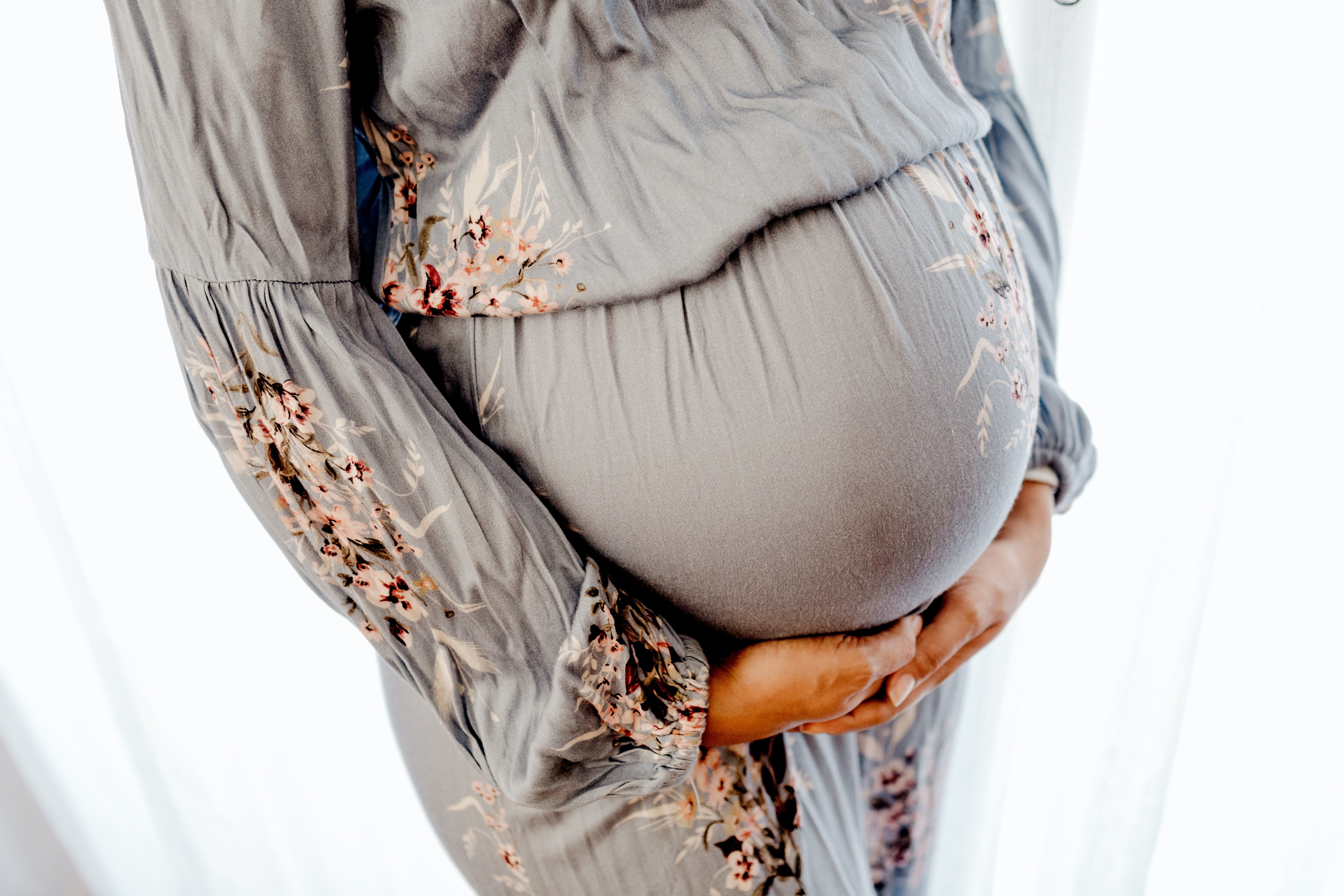 Несчастье в браке или начало новой жизни: к чему снится беременность