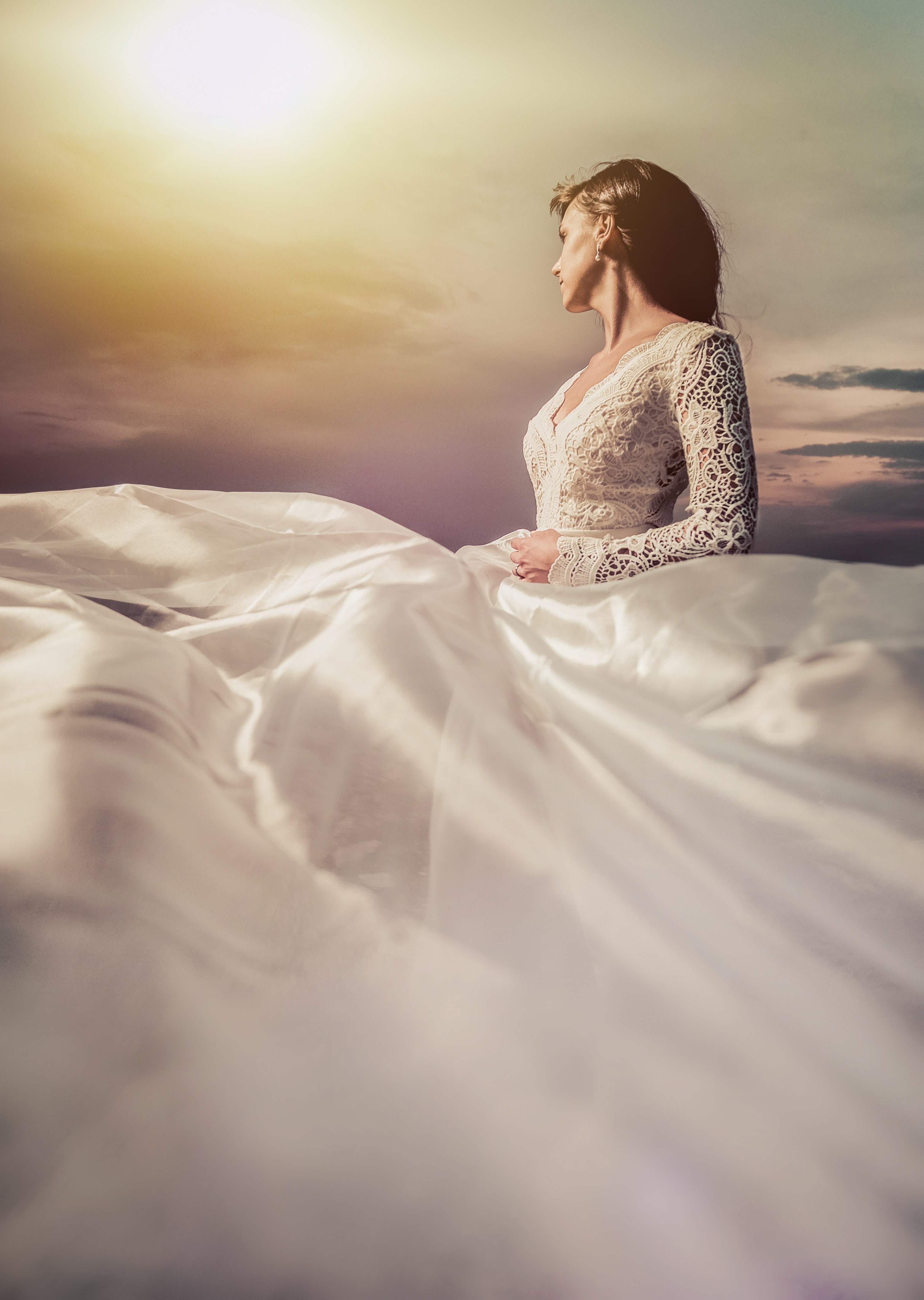 К чему снится свадебное платье белого цвета на себе? И другие толкования про наряд невесты.
