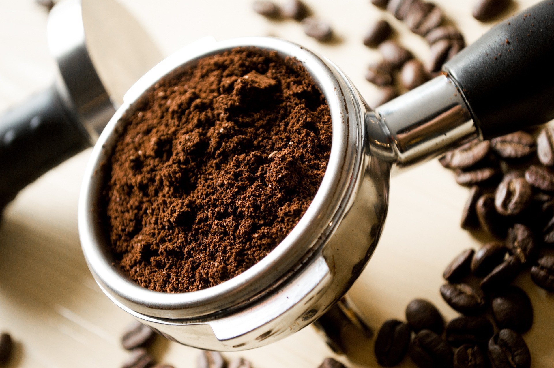 Жмых от кофе не стоит выбрасывать: полезные способы домашнего применения гуще