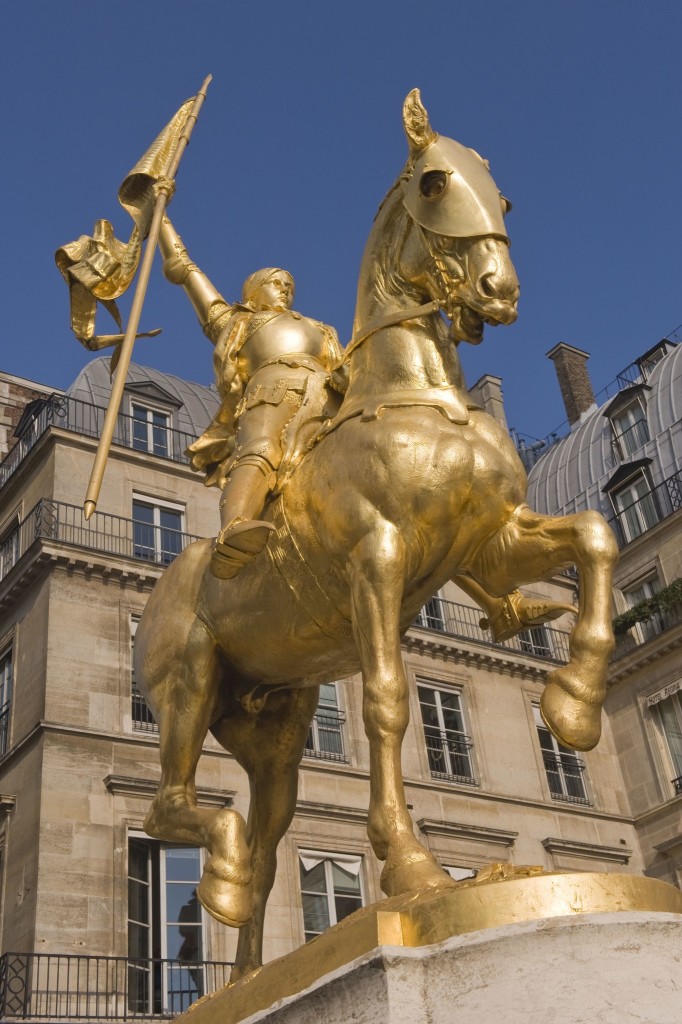 Памятник Жанне в Париже на Рю де Риволи. Фото: Legion-Media