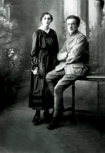 Гала и Элюар поженились в феврале 1917 года. До самой смерти он не мог поверить, что жена не вернется.