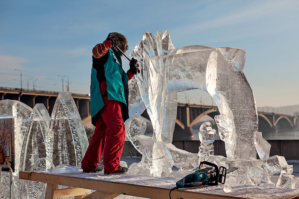 5 лучших фестивалей ледовых и снежных скульптур в России