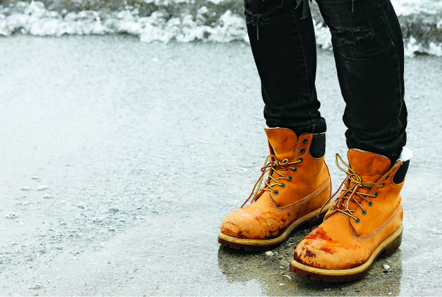 Уход за обувью зимой: чистим, сушим, защищаем