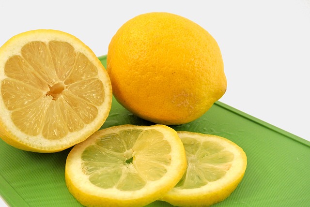 Чем полезен лимон в домашнем хозяйстве: 8 лайфхаков