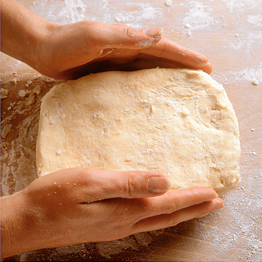 Слоеное тесто: классический рецепт и блюда из него