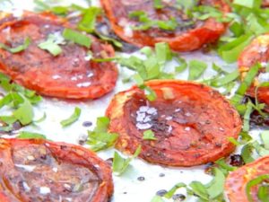 Запеченные томаты — 70 ккал