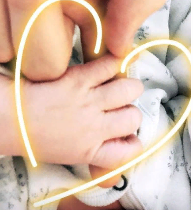 Ангел Victoria`s Secret Кэндис Свейнпол показала первое фото с новорожденным сыном