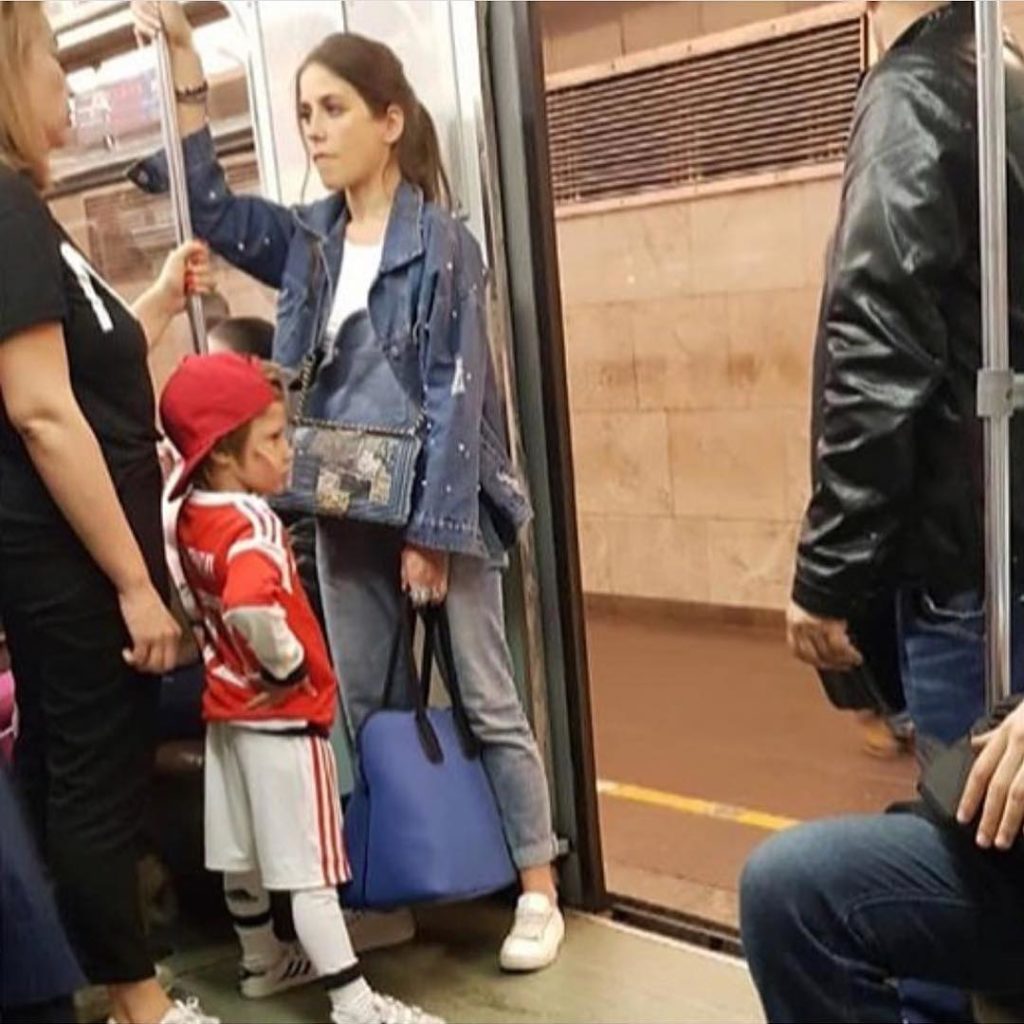 «Это точно она?»: поклонники Юлии Барановской не узнали ее в метро