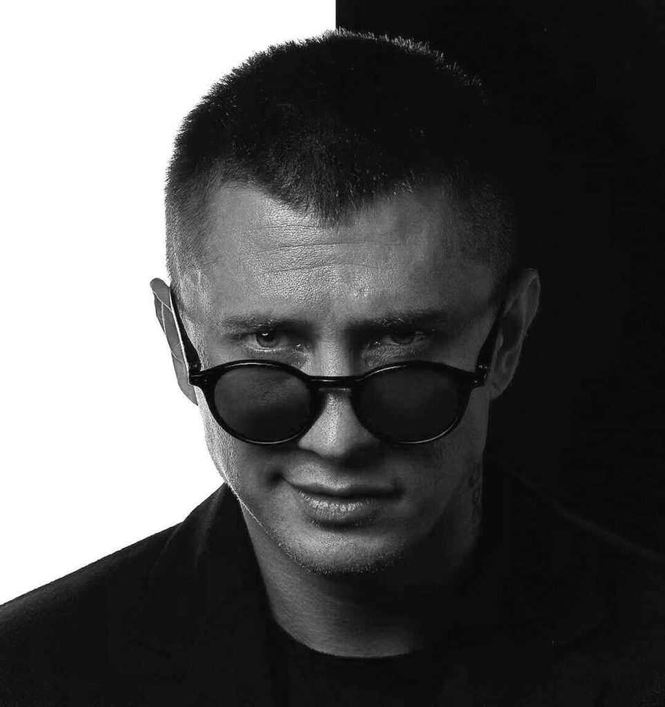 15 звезд с трудным детством, о котором ты и не догадывалась