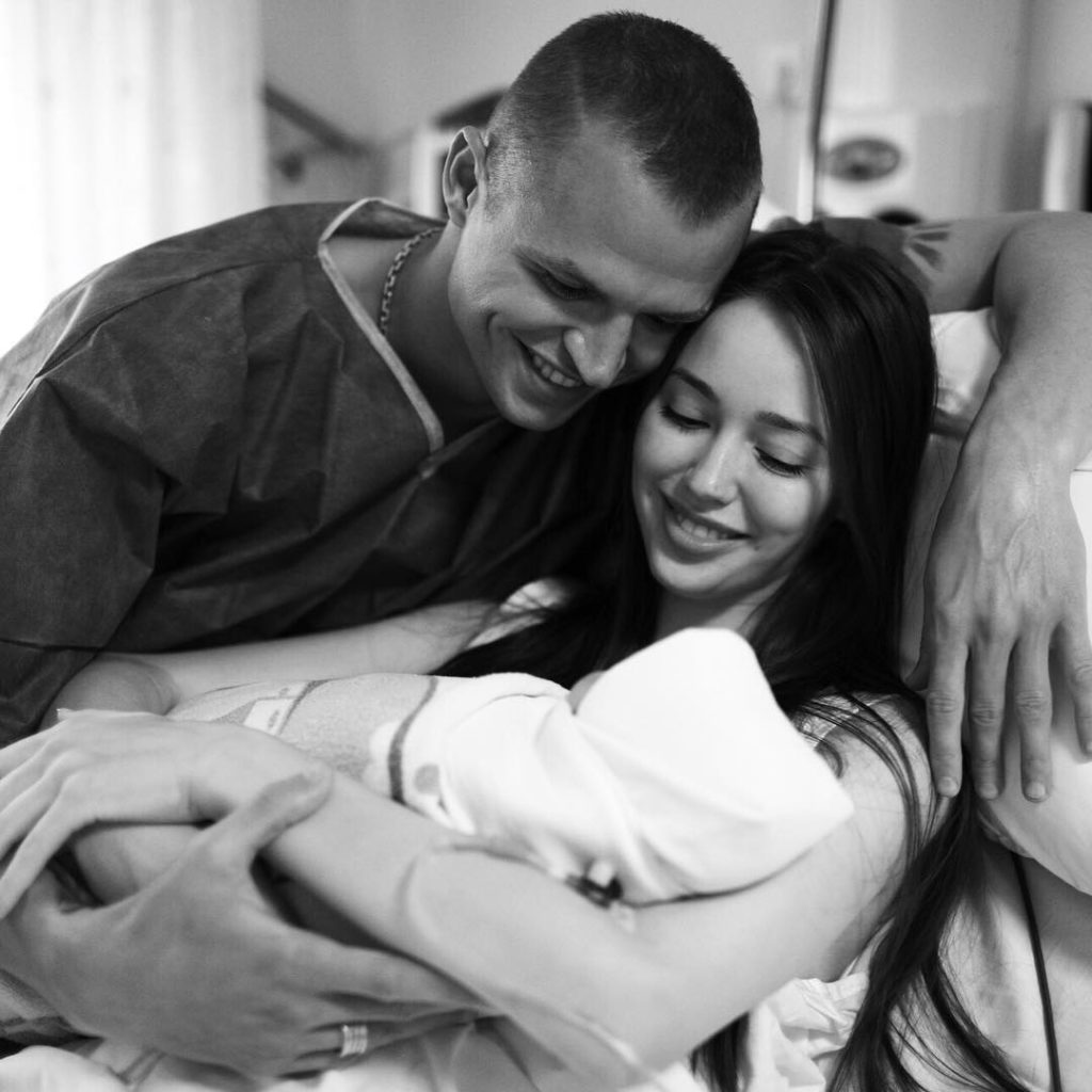Поклонники рассекретили имя новорожденной дочери Дмитрия Тарасова и Анастасии Костенко