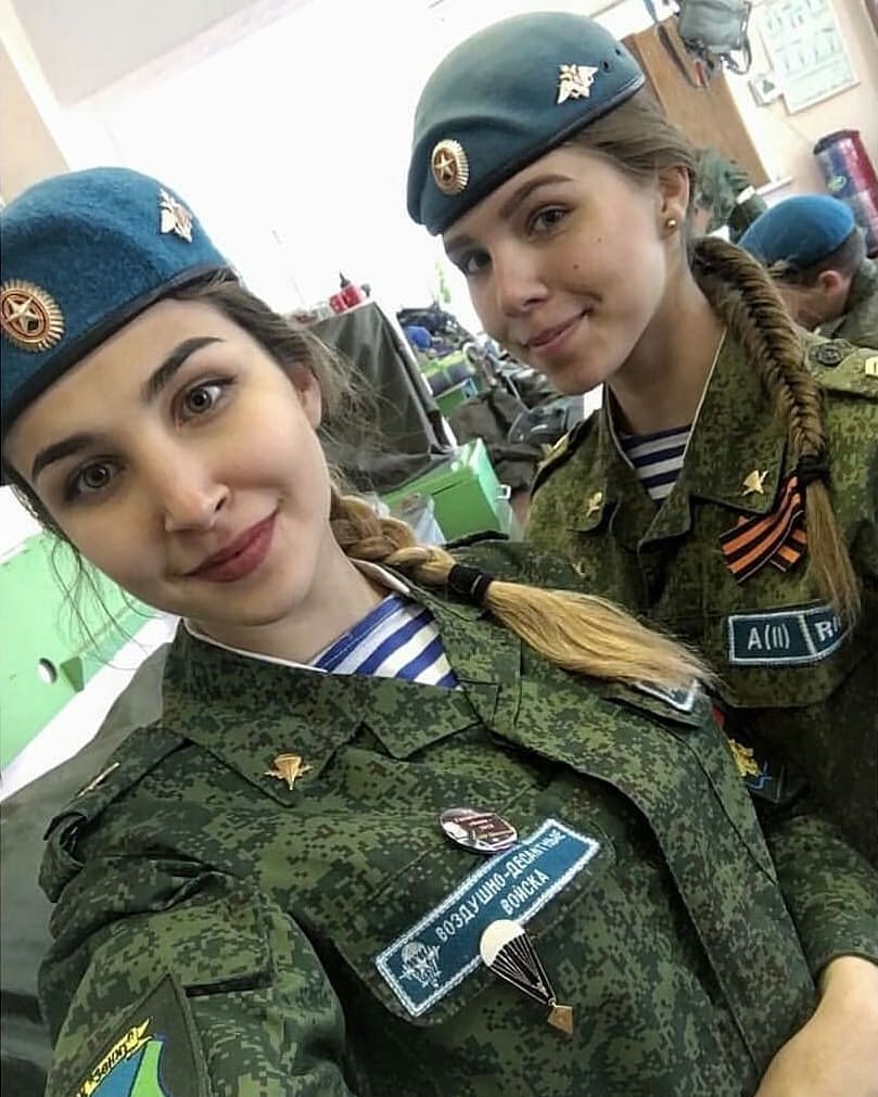 Обойдемся без фонтанов: 10 красоток-десантниц из Instagram